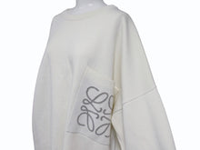 Load image into Gallery viewer, LOEWE ロエベ 24AW ANAGRAM POCKET SWEATER アナグラム アナグラム ポケット セーター H526Y14KDK ホワイト サイズXL 美品 中古 4b005379