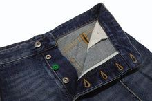 Load image into Gallery viewer, BOTTEGAVENETA ボッテガヴェネタ カーブシェイプ デニムパンツ ジーンズ 723355 V2J80 サイズ42 ロールアップ ブルー 美品 中古 4b005385