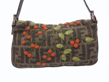 Load image into Gallery viewer, FENDI フェンディ ズッカ柄 マンマバケット ワンショルダーバッグ 木の実 フェルト レザー ブラウン シルバー金具 ロゴ 良品 中古 4b005397