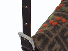 Load image into Gallery viewer, FENDI フェンディ ズッカ柄 マンマバケット ワンショルダーバッグ 木の実 フェルト レザー ブラウン シルバー金具 ロゴ 良品 中古 4b005397