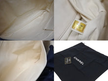 Load image into Gallery viewer, [USED/中古]CHANEL シャネル トートバッグ ネイビー デニム シルバー金具 Aランク 中古 4b005451