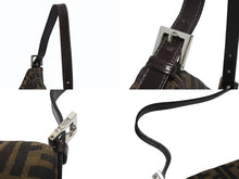 Load image into Gallery viewer, FENDI フェンディ ハンドバッグ ズッカ柄 マンマバケット ブラウン キャンバス レザー 26424 シルバー金具 美品 中古 4b005452