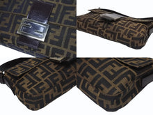 Load image into Gallery viewer, 極美品 FENDI フェンディ ハンドバッグ ズッカ柄 マンマバケット ブラウン キャンバス レザー 25124 シルバー金具 中古 4b005465