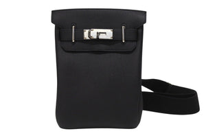 極美品 エルメス HERMES アッカドPM W刻印 ワンショルダーバッグ ブラック トゴ 新型 シルバー金具 中古 4b005472