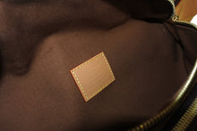 Load image into Gallery viewer, 新品未使用 LOUIS VUITTON ルイヴィトン ラッシュ バムバッグ ショルダーバッグ M15271 モノグラム ランドスケープ NIGO 中古 4b005473