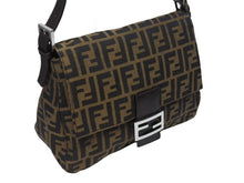 Load image into Gallery viewer, 極美品 FENDI フェンディ マンマバケット ワンショルダーバッグ 26325 ズッカ柄 キャンバス レザー ブラウン シルバー金具 中古 4b005475