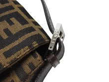 Load image into Gallery viewer, 極美品 FENDI フェンディ マンマバケット ワンショルダーバッグ 26325 ズッカ柄 キャンバス レザー ブラウン シルバー金具 中古 4b005475
