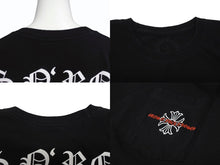 Load image into Gallery viewer, 極美品 CHROME HEARTS クロムハーツ × Guns N&#39; Roses ガンズアンドローゼズ ツアーTシャツ サイズM 2017 JAPAN TOUR限定 中古 4b005488