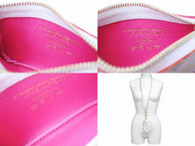 Load image into Gallery viewer, 新品未使用 LOUIS VUITTON ルイヴィトン LVxTM スマホ フォンホルダー 村上隆 2025SS ホワイト マルチカラー PVC ゴールド金具 中古 4b005530
