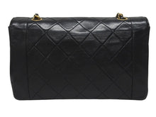 Load image into Gallery viewer, CHANEL シャネル マトラッセ25 ダイアナ Sフラップ Sチェーンショルダーバッグ 7番台 ココマーク ラムスキン ブラック 美品 中古 4b005549