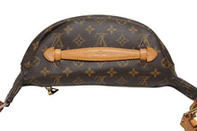 Load image into Gallery viewer, LOUIS VUITTON ルイヴィトン ボディバッグ M43644 バムバッグ ブラウン モノグラムキャンバス 美品 中古 4b005561