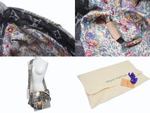Load image into Gallery viewer, 新品同様 LOUISVUITTON ルイヴィトン パッチワーク ポスティ メッセンジャーバッグ M95375 モノグラムデニム グレー 中古 4b005595