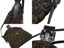 Load image into Gallery viewer, 極美品 FENDI フェンディ マンマバケット ワンショルダーバッグ ズッカ柄 キャンバス レザー ブラウン シルバー金具 美品 中古 4b005602