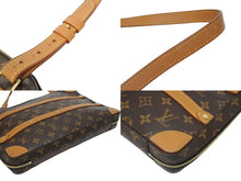 Load image into Gallery viewer, LOUIS VUITTON ルイヴィトン モノグラム ショルダーバッグ レガシー ソフトトランク メッセンジャーPM M68494 ブラウン 美品 中古 4b005625