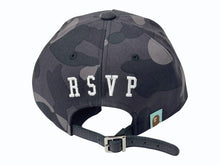 Load image into Gallery viewer, 新品未使用 A BATHING APE アベイシングエイプ RSVP 2015年 コラボ BAPE キャップ 帽子 カモ柄 ホワイト ブラック 中古 4b005638