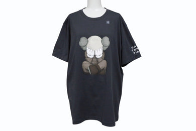 新品未使用 UNIQLO KAWS ユニクロ カウズ グラフィックＴシャツ 446311 コットン ダークグレイ サイズXL 中古 4b005649