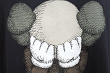 Load image into Gallery viewer, 新品未使用 UNIQLO KAWS ユニクロ カウズ グラフィックＴシャツ 446311 コットン ダークグレイ サイズXL 中古 4b005649