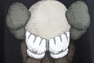新品未使用 UNIQLO KAWS ユニクロ カウズ グラフィックＴシャツ 446311 コットン ダークグレイ サイズXL 中古 4b005649