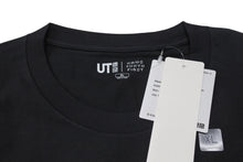 Load image into Gallery viewer, 新品未使用 UNIQLO KAWS ユニクロ カウズ グラフィックＴシャツ 446311 コットン ダークグレイ サイズXL 中古 4b005649