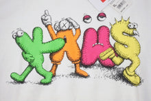 Load image into Gallery viewer, UNIQLO ユニクロ ｘ KAWS カウズ コラボ 半袖Tシャツ ホワイト サイズ XL 中古4b005650