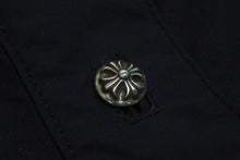 Load image into Gallery viewer, CHROME HEARTS クロムハーツ クロスパッチ付き クロスボールボタン ナイロン半袖シャツ ブラック サイズXS 美品 中古 4b005692