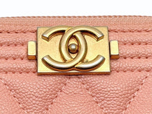Load image into Gallery viewer, CHANEL シャネル BOY CHANEL ボーイシャネル コインケース A80602 27番台 ココマーク キャビアスキン サーモンピンク 美品 中古 4b005719