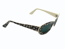 Load image into Gallery viewer, CHANEL シャネル オーバルサングラス アイウェア 18316 C0200 アイボリー ブラック ココマーク 総柄 美品 中古 4b005720