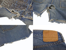 Load image into Gallery viewer, GOLDEN GOOSE x LEVI&#39;S ゴールデングース リーバイス リメイク スタッズカスタム デニムショーツ ブルー サイズ34 美品 中古 4b005734