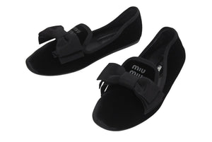 極美品 MIUMIU ミュウミュウ 24FW フラットパンプス 5S088E サイズ37 ベルベット レザーラバー ブラック ロゴプレート 中古 4b005735 