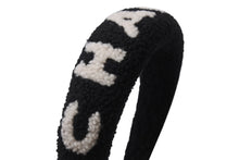Load image into Gallery viewer, 新品未使用 CHANEL シャネル カチューシャ ブランドロゴ ヘアアクセサリー ムートン ブラック ホワイト 中古 4b005785