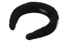 Load image into Gallery viewer, 新品未使用 CHANEL シャネル カチューシャ ブランドロゴ ヘアアクセサリー ムートン ブラック ホワイト 中古 4b005785