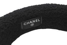 Load image into Gallery viewer, 新品未使用 CHANEL シャネル カチューシャ ブランドロゴ ヘアアクセサリー ムートン ブラック ホワイト 中古 4b005785