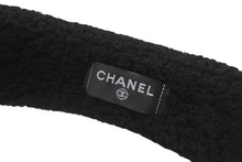 Load image into Gallery viewer, 新品未使用 CHANEL シャネル カチューシャ ブランドロゴ ヘアアクセサリー ムートン ブラック ホワイト 中古 4b005785