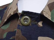 Load image into Gallery viewer, OFF WHITE オフホワイト Sahariana Jacket カモ柄 デニムジャケット デニムシャツ ワッペン 刺繍 迷彩 サイズS 美品 中古 4b005789