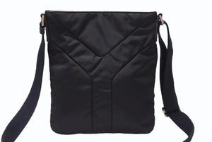 極美品 YVES SAINT LAURENT イヴサンローラン ナイロン ショルダーバッグ ブラック ブラック ネイビー 273674.213317 シルバー金具 中古 4b005839