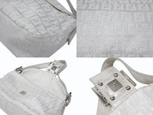 Load image into Gallery viewer, FENDI フェンディ ズッキーノ柄 マンマバケット グリッター ワンショルダーバッグ 8BR003 キャンバス シルバー シルバー金具 美品 中古 4b005843