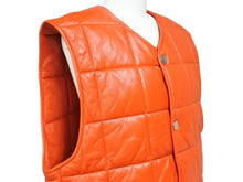 Load image into Gallery viewer, 極美品 BOTTEGA VENETA ボッテガヴェネタ レザーキルティングベスト 712269 ジープスキン ポリエステル レッド YZERR私物 サイズM 4b005886 中古