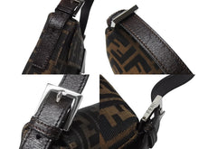 Load image into Gallery viewer, 極美品 FENDI フェンディ マンマバケット ワンショルダーバッグ 26424 ズッカ柄 キャンバス レザー ブラウン シルバー金具 中古 4b005921