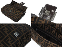 Load image into Gallery viewer, 極美品 FENDI フェンディ マンマバケット ワンショルダーバッグ 26424 ズッカ柄 キャンバス レザー ブラウン シルバー金具 中古 4b005921