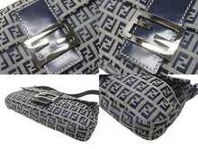 Load image into Gallery viewer, 極美品 FENDI フェンディ ズッキーノ柄 マンマバケット ワンショルダーバッグ 26424 ネイビー シルバー シルバー金具 中古 4b005928