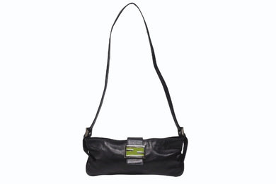 FENDI フェンディ マンマバケット型 ショルダーバッグ FF金具 レザー ブラック シルバー金具 美品 中古 4b005935