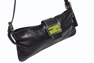 FENDI フェンディ マンマバケット型 ショルダーバッグ FF金具 レザー ブラック シルバー金具 美品 中古 4b005935