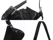 Load image into Gallery viewer, FENDI フェンディ マンマバケット型 ショルダーバッグ FF金具 レザー ブラック シルバー金具 美品 中古 4b005935