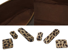 Load image into Gallery viewer, 極美品 LOUIS VUITTON ルイヴィトン アズディン アライア アルマ 付属ポーチ 小物セット M99032 モノグラム レオパード 100周年限定 中古 4b005942