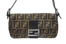 Load image into Gallery viewer, 極美品 FENDI フェンディ マンマバケット ワンショルダーバッグ 26424 ズッカ柄 キャンバス レザー ブラウン シルバー金具 中古 4b006012