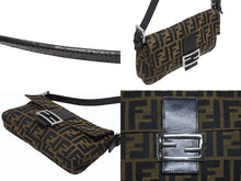Load image into Gallery viewer, 極美品 FENDI フェンディ マンマバケット ワンショルダーバッグ 26424 ズッカ柄 キャンバス レザー ブラウン シルバー金具 中古 4b006012