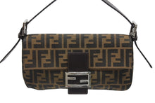 Load image into Gallery viewer, 極美品 FENDI フェンディ マンマバケット ワンショルダーバッグ 26424 ズッカ柄 キャンバス レザー ブラウン シルバー金具 中古 4b006013