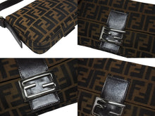 Load image into Gallery viewer, 極美品 FENDI フェンディ マンマバケット ワンショルダーバッグ 26424 ズッカ柄 キャンバス レザー ブラウン シルバー金具 中古 4b006013