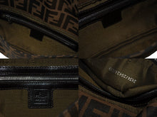 Load image into Gallery viewer, 極美品 FENDI フェンディ マンマバケット ワンショルダーバッグ 26424 ズッカ柄 キャンバス レザー ブラウン シルバー金具 中古 4b006013