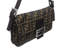 Load image into Gallery viewer, FENDI フェンディ マンマバケット ワンショルダーバッグ 26424 ズッカ柄 キャンバス レザー ブラウン シルバー金具 美品 中古 4b006014